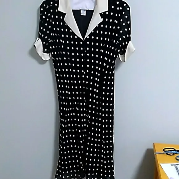 Dress ๐ - Picture 1 of 9